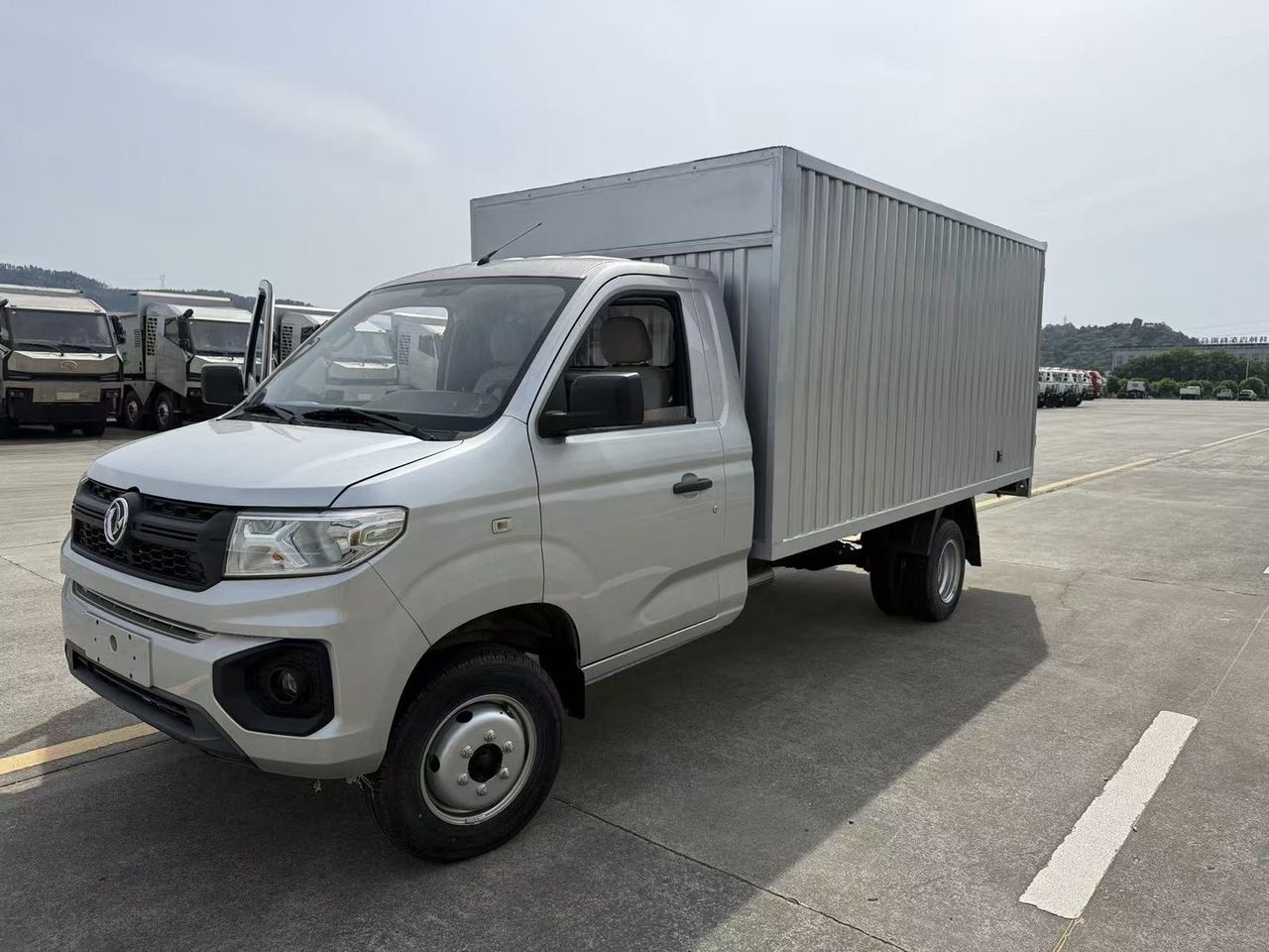 DFSK petrol box truck in silver, front three-quarter view from the left