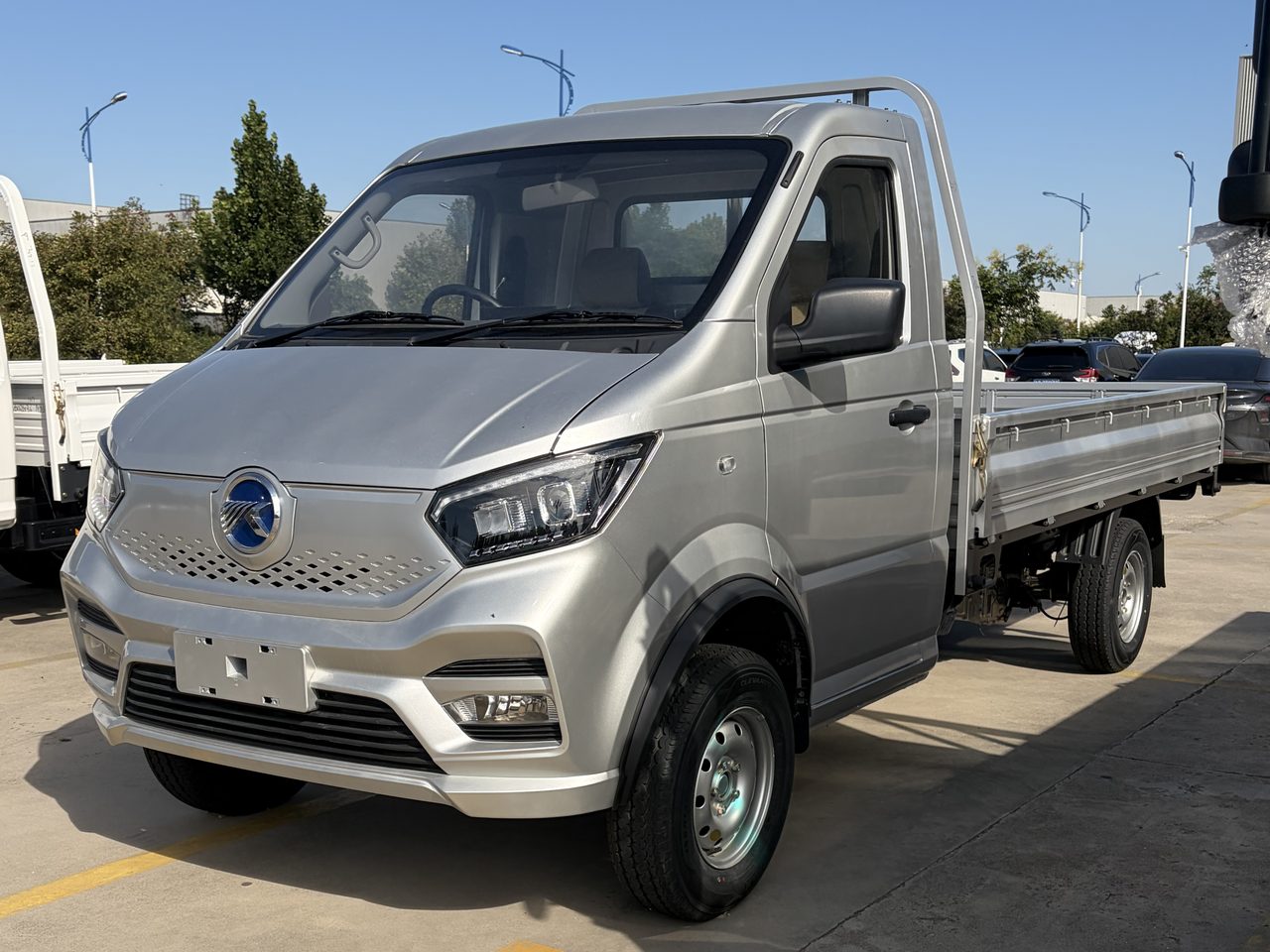 KAMA EW1 electric mini cargo truck in silver, front three-quarter view